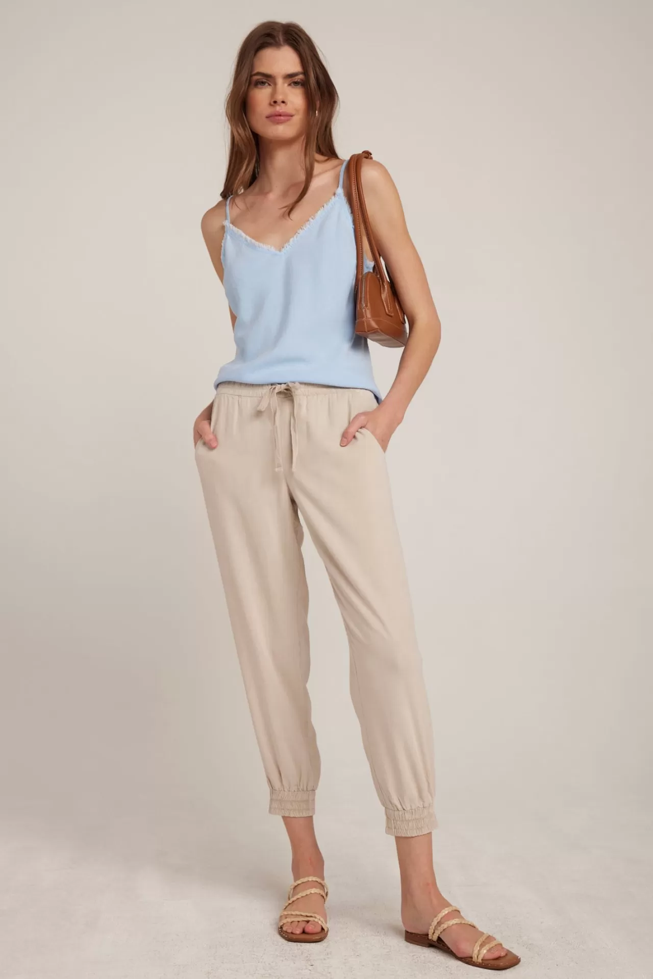 Bella Dahl Joggers^Easy Drawstring Jogger - Soft Tan