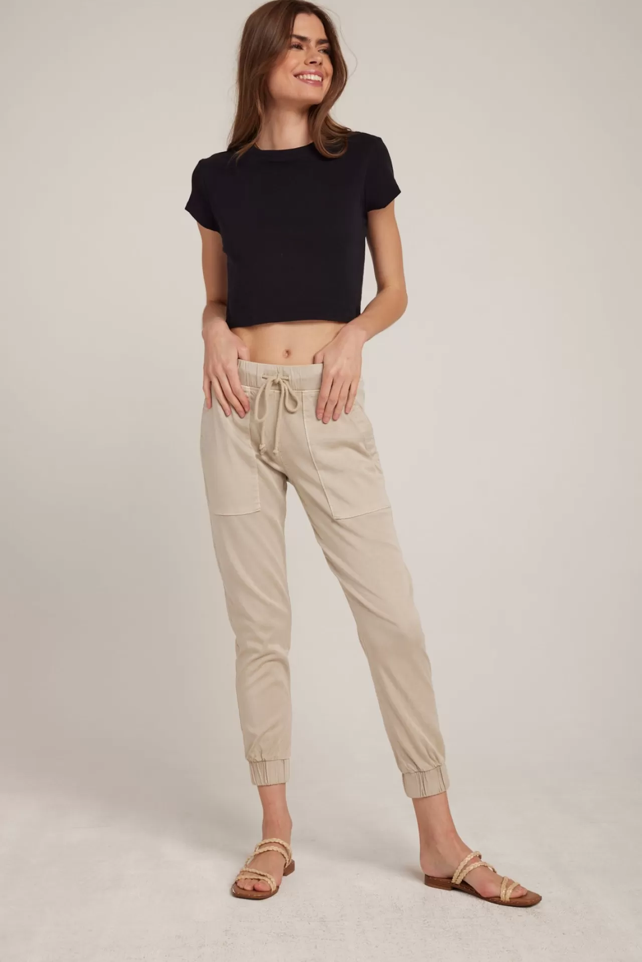 Bella Dahl Joggers^Pocket Jogger - Soft Tan