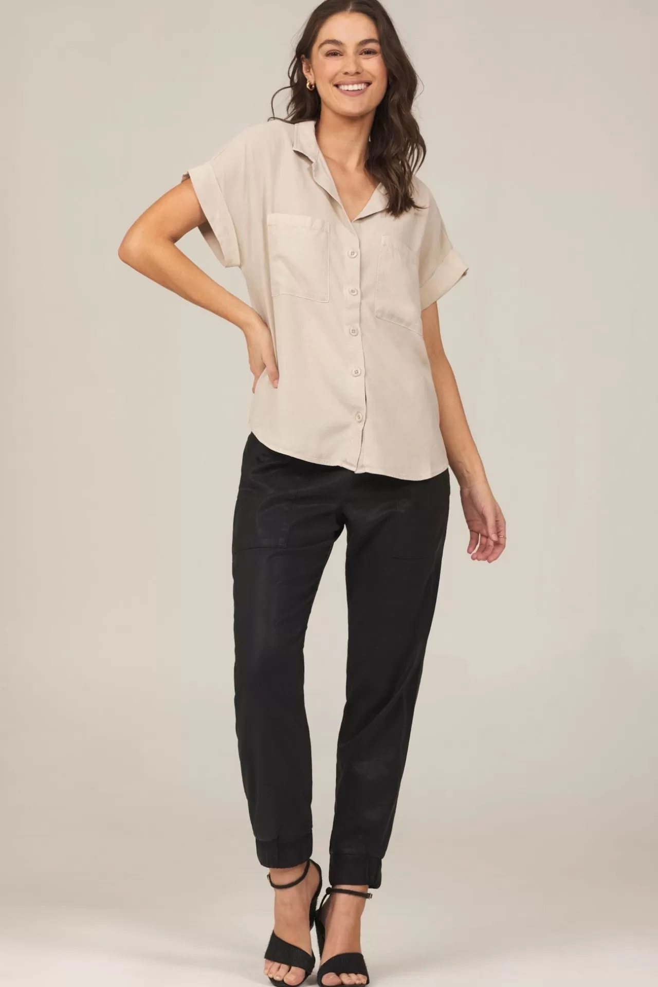 Bella Dahl Short Sleeve^Short Sleeve Tencel Button Down - Soft Tan