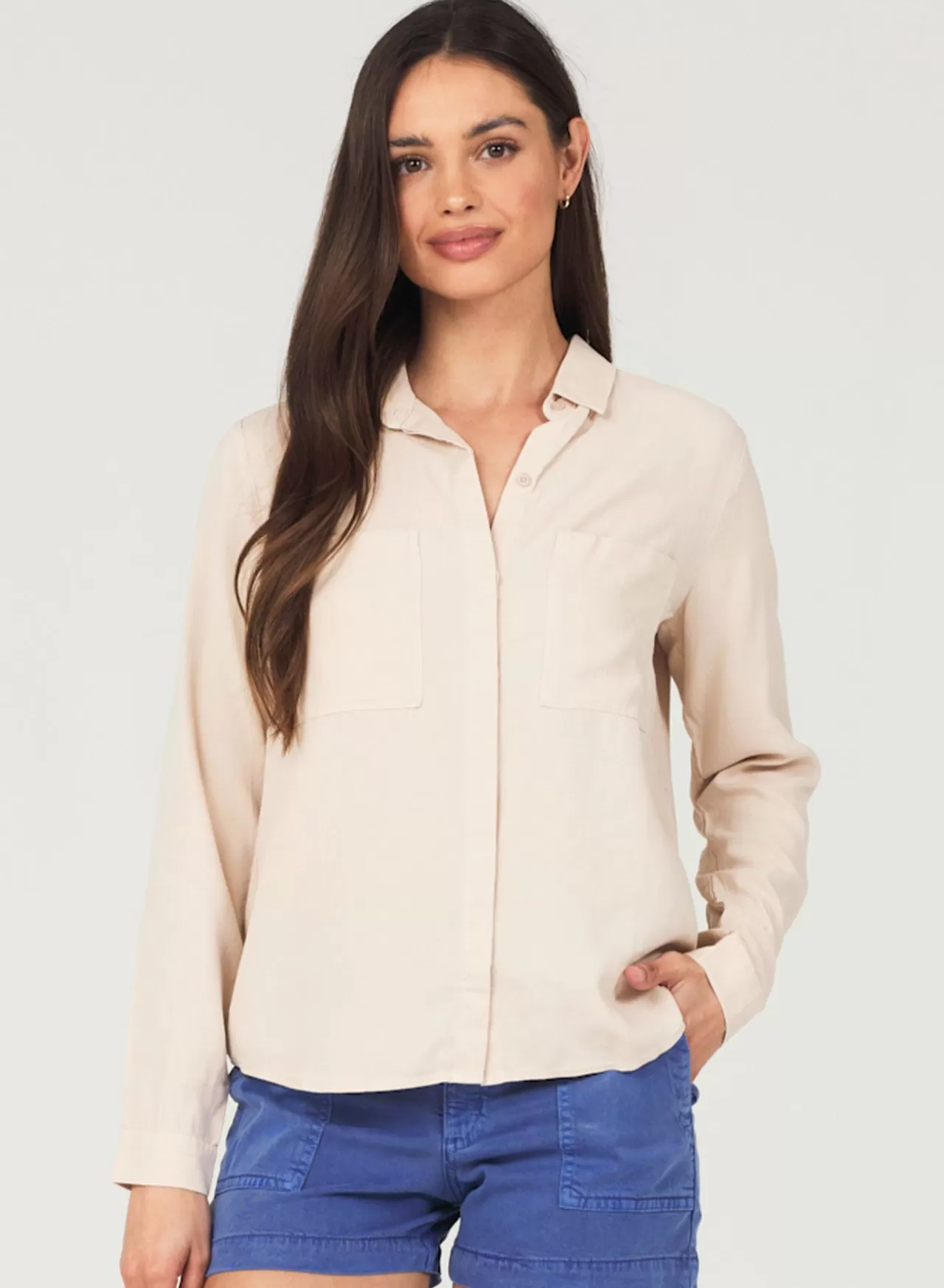 Bella Dahl Long Sleeve^Two Pocket Classic Button Down - Soft Tan