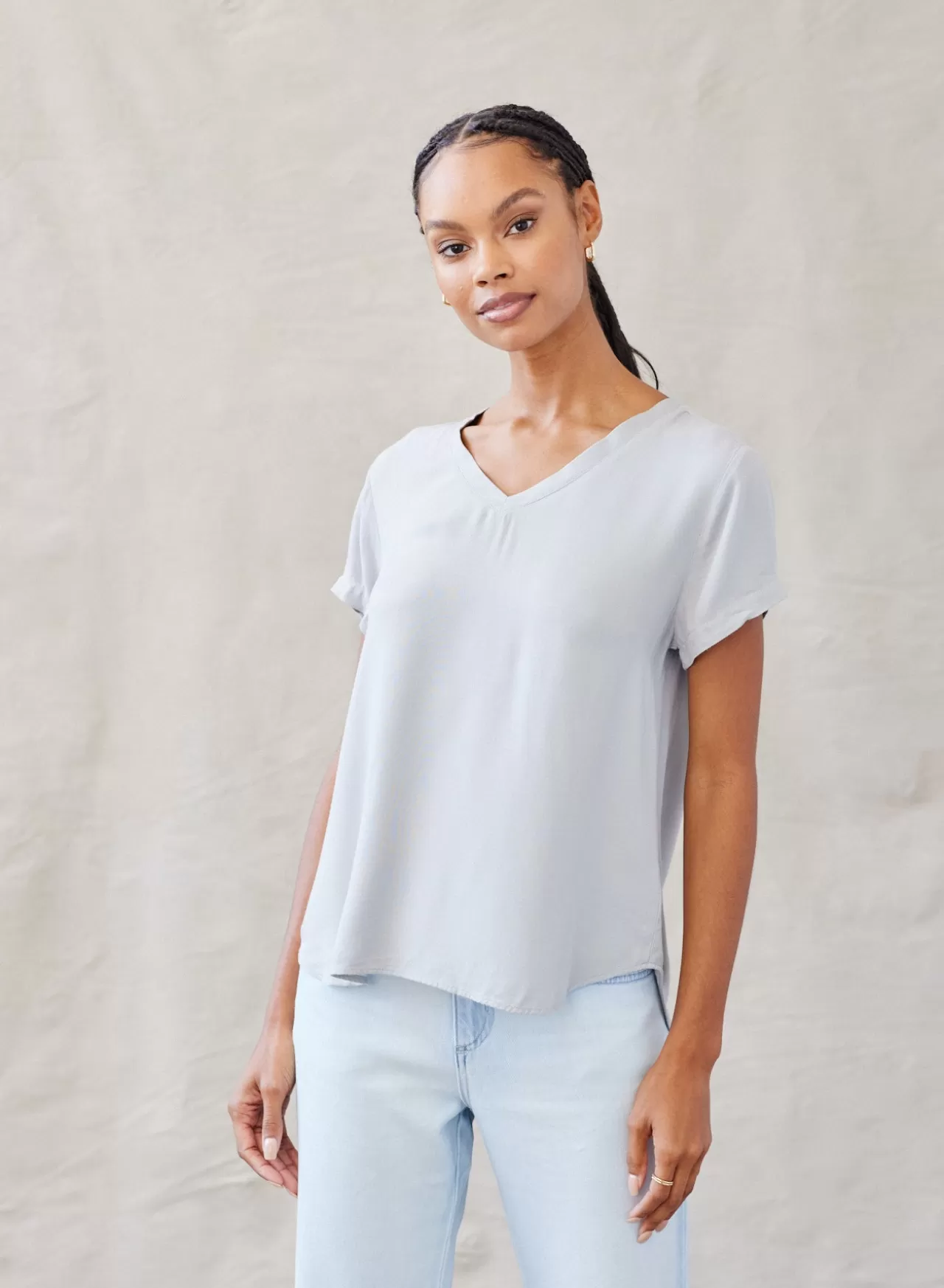 Bella Dahl T-Shirts^V-Neck Tee - Foggy Sky