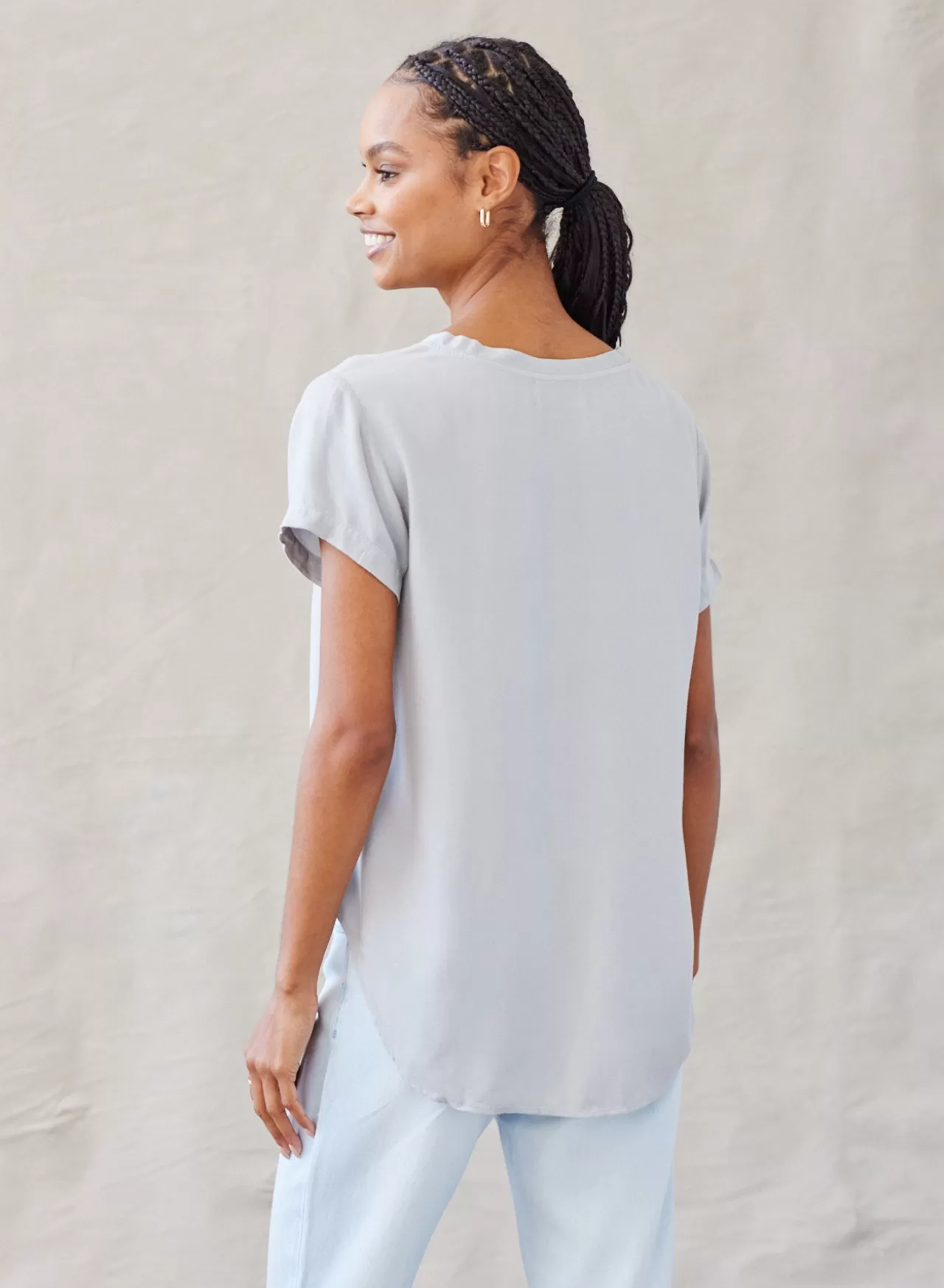 Bella Dahl T-Shirts^V-Neck Tee - Foggy Sky